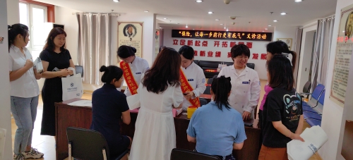 中國大地保險(xiǎn)吉林分公司開展“傳遞關(guān)愛，守護(hù)健康”7.8 保險(xiǎn)公眾宣傳日義診活動(dòng) (2)